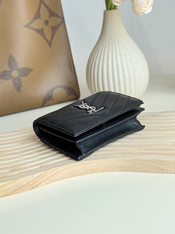 イヴサンローラン財布側面デザイン